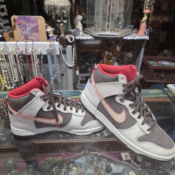 NIKE DUNK RETRO MEN'S SNEAKERS - Brown, Red, and White - Picture 4 of 7